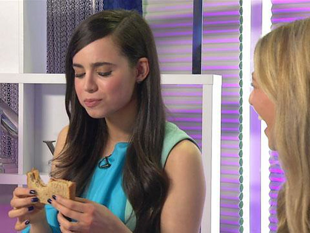 Sofia Carson Tries a PB&J For The First Time