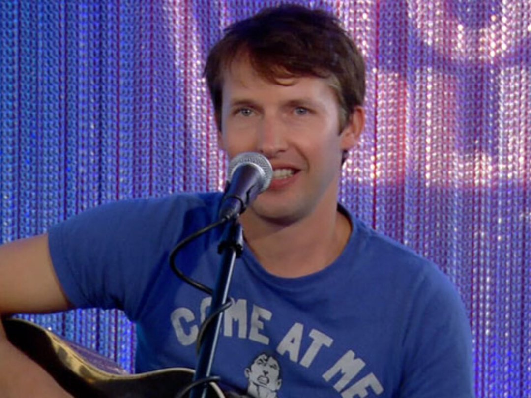 James Blunt Performs "Bonfire Heart" at the YH Studio