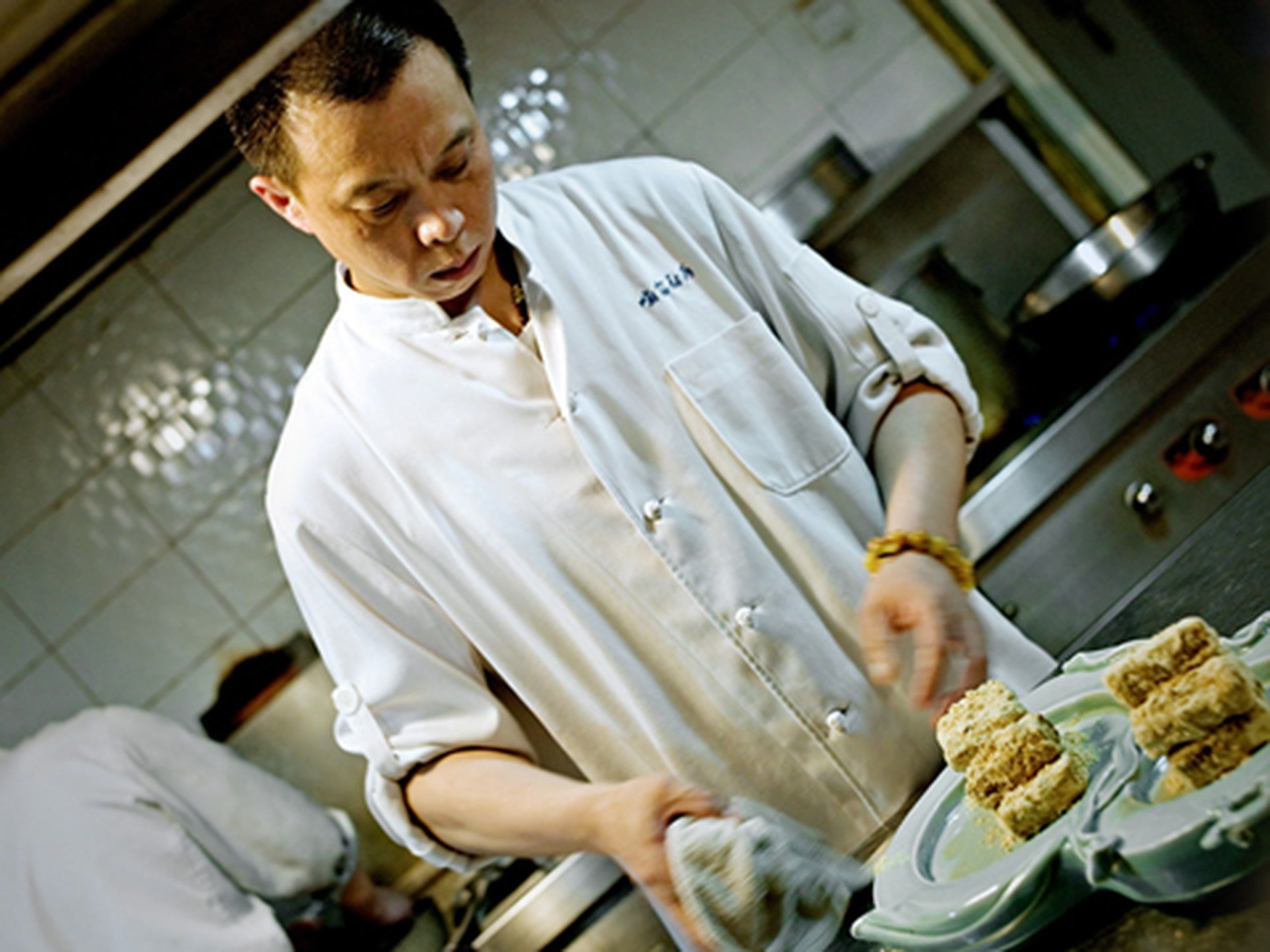 How Chef Yu Bo Got an Injury and Scarred From Cooking