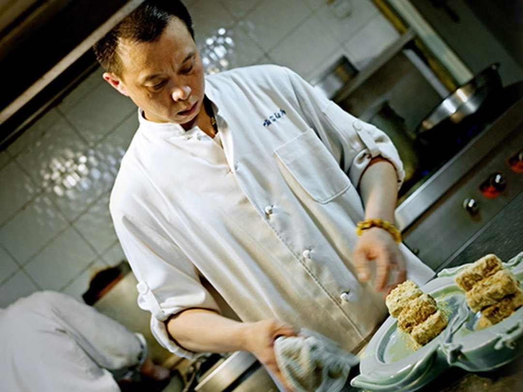 How Chef Yu Bo Got an Injury and Scarred From Cooking