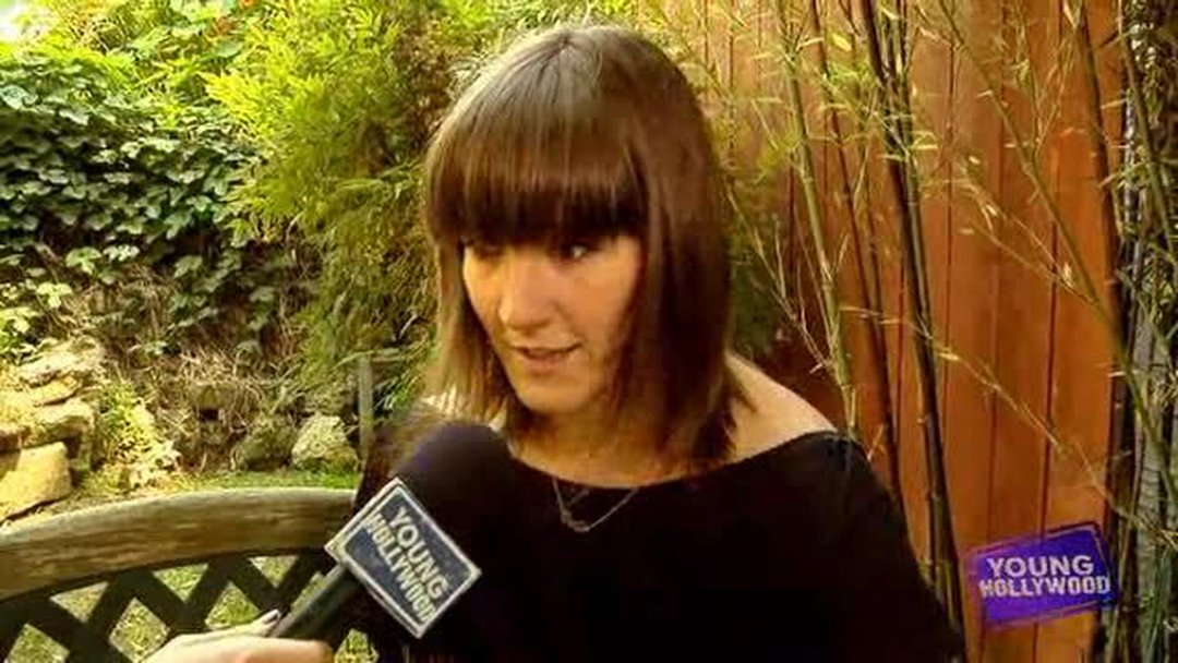 'Shoeing the Bones' with Cate Le Bon