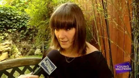 'Shoeing the Bones' with Cate Le Bon