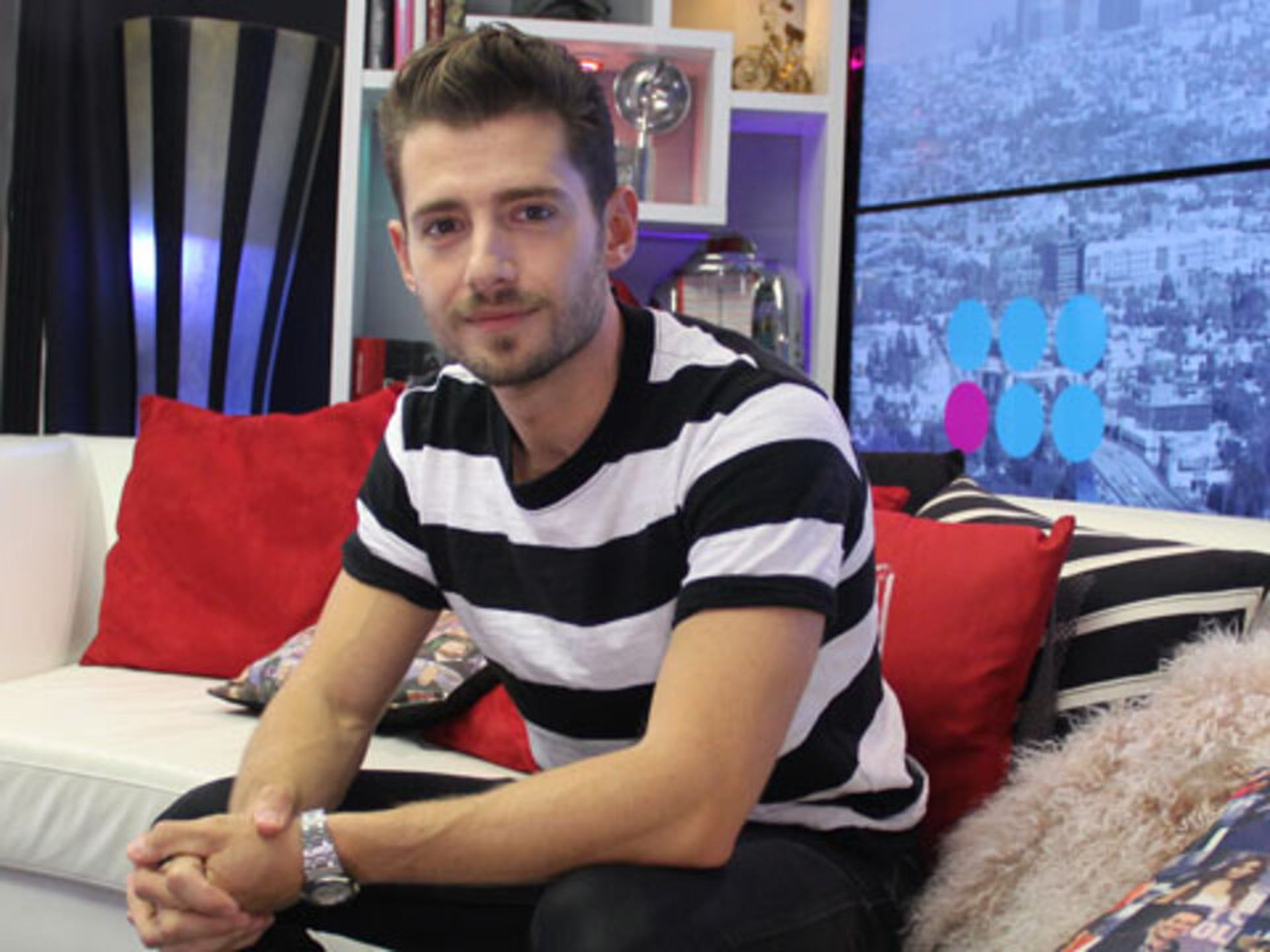 "Hand of God" Star Julian Morris on Ron Perlman & Bromance with Ian Harding
