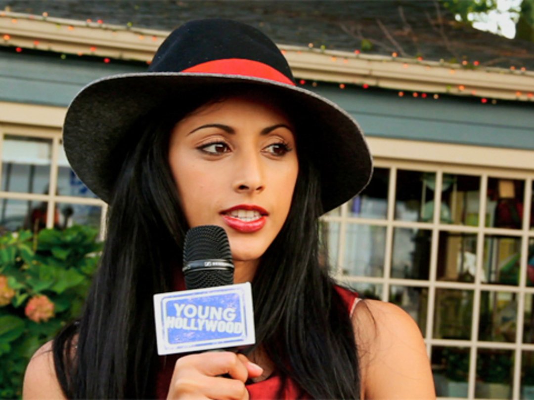 "Royal Pains" Stars Talk Wedding Dresses & Rapping