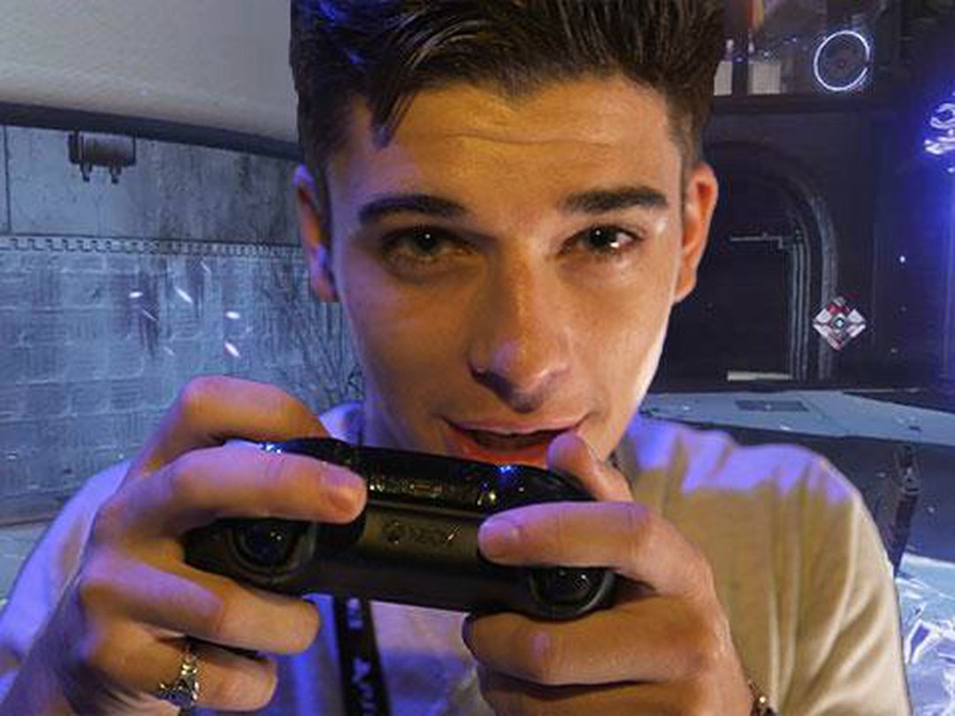 How to Make the Ultimate Destiny 2 Gamer Face