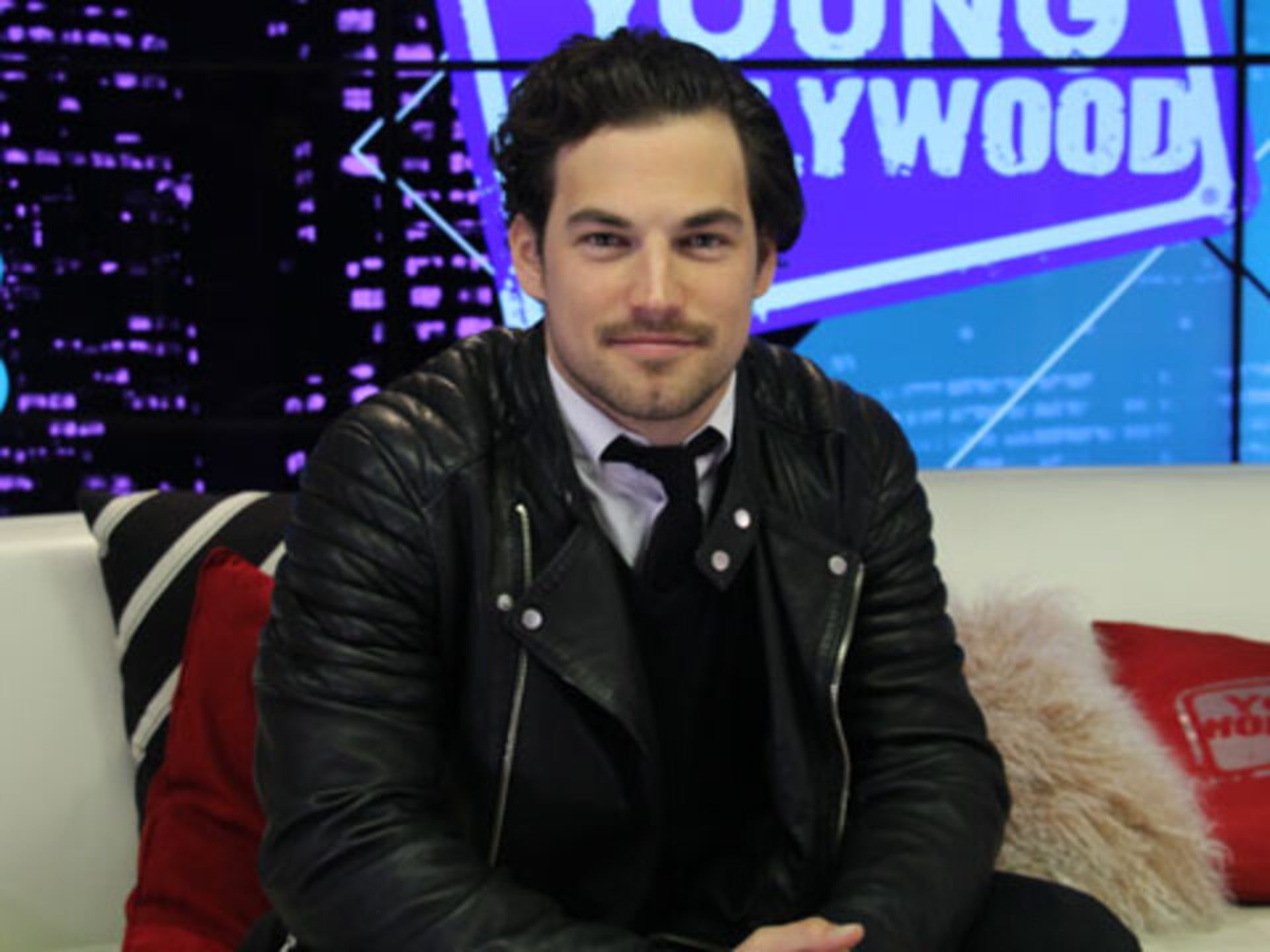 Giacomo Gianniotti Talks Joining "Grey's Anatomy" and Answers Fan Questions (In Italian)