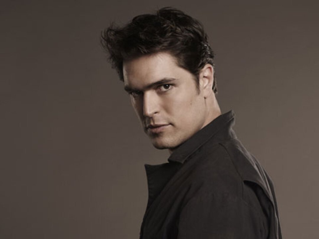 Diogo Morgado on Being The Man in CW's "The Messengers"