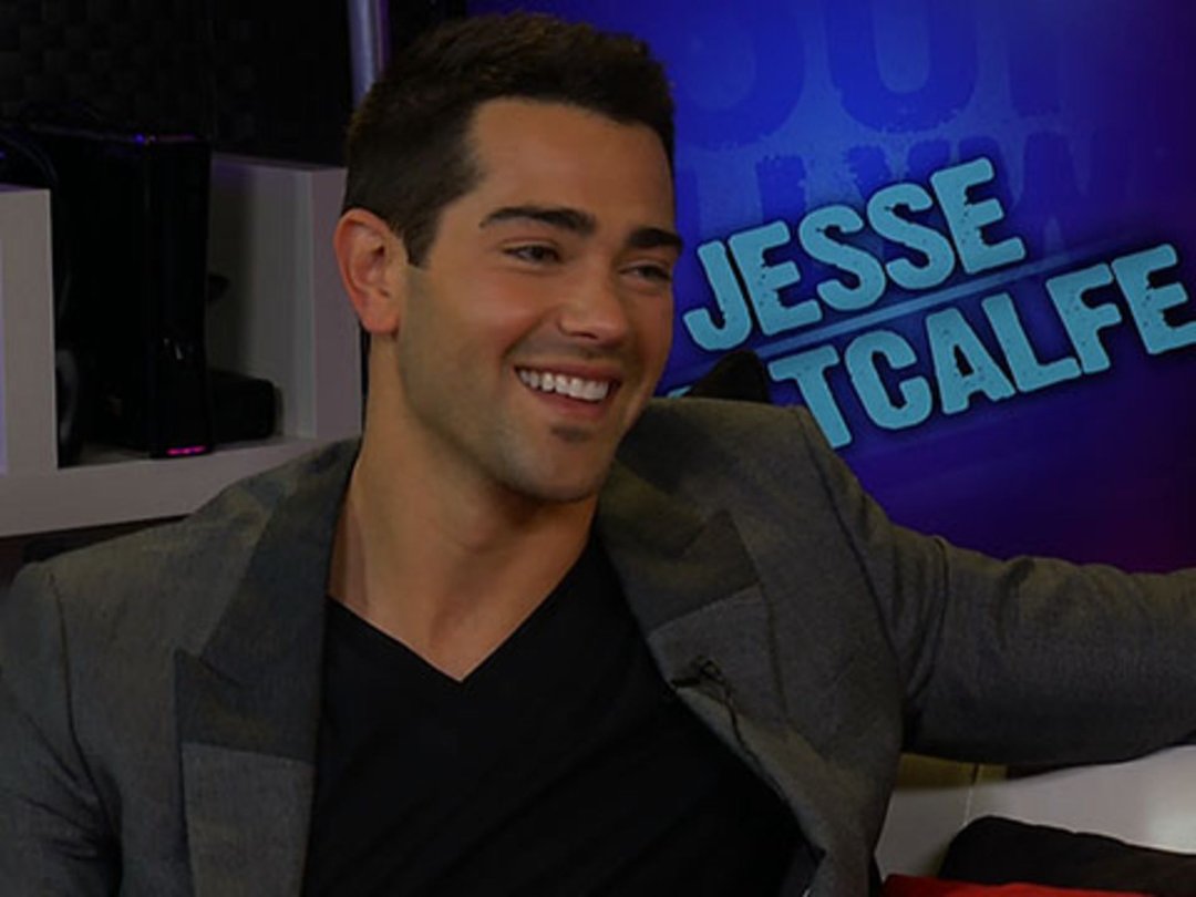 Jesse Metcalfe on "Dallas", Oscar Parties, & the Art of the Dramatic Pause