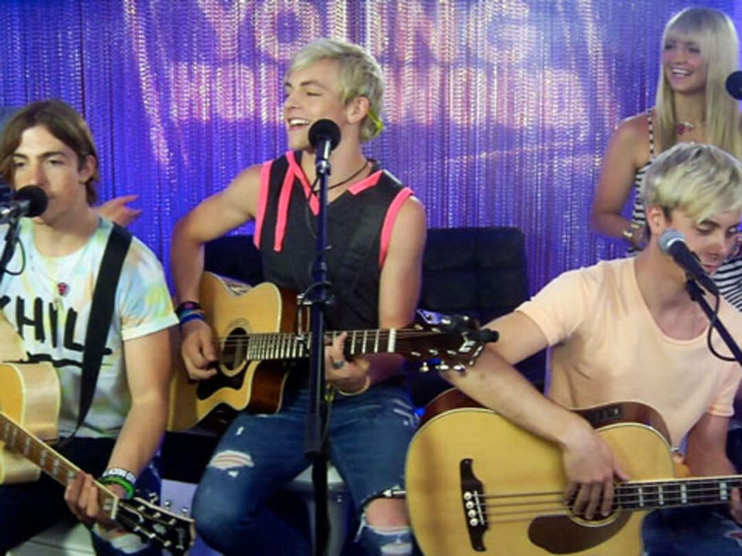 R5: "Loud" Acoustic Live