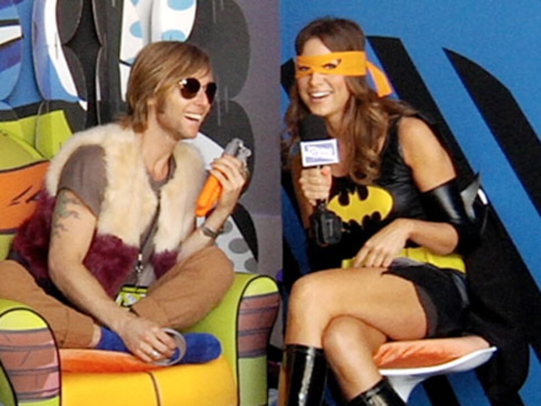 Sean Astin & "TMNT" Co-Stars Get Rowdy at Comic-Con