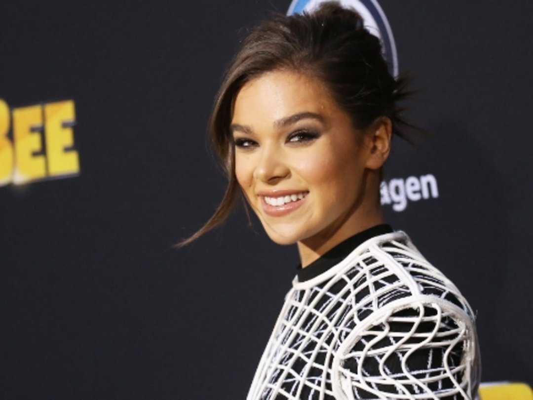 Bumblebee's Hailee Steinfeld Talks Superhero Names & Birthday Wishes