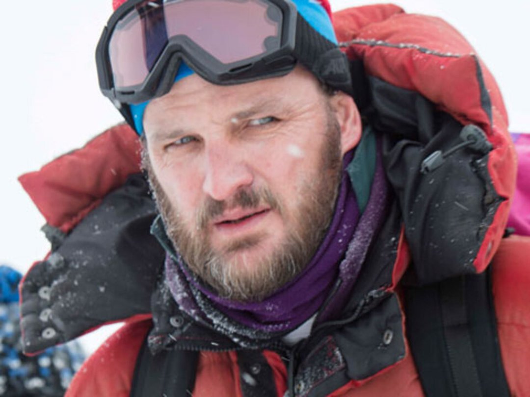 'Everest' Star Jason Clarke on Beards, Bonding, & Jake Gyllenhaal
