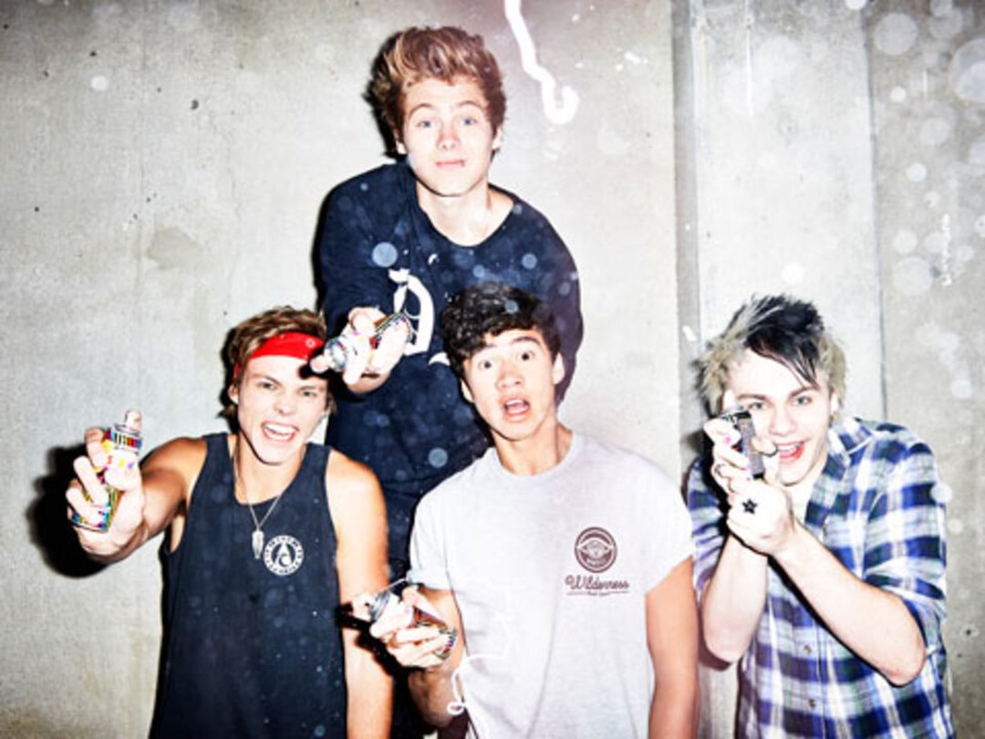 5 Seconds Of Summer Talk One Direction Tour & Answer Fan Questions