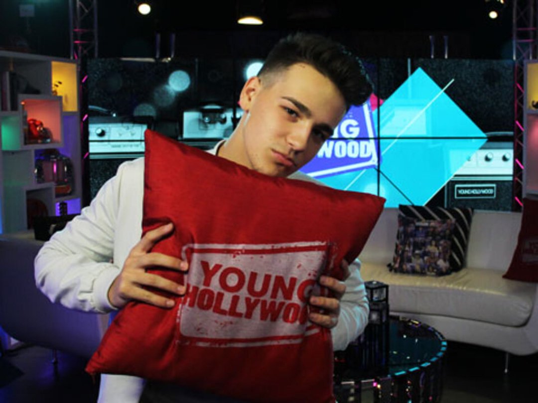Jacob Whitesides Answers Twitter Questions From Fans (PART 2)