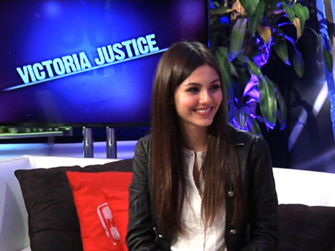 A Very "Victorious" Christmas with Victoria Justice