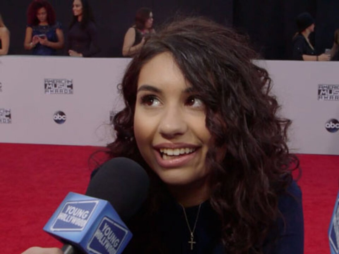 Alessia Cara on the "Canadian Vibe" at the AMAs
