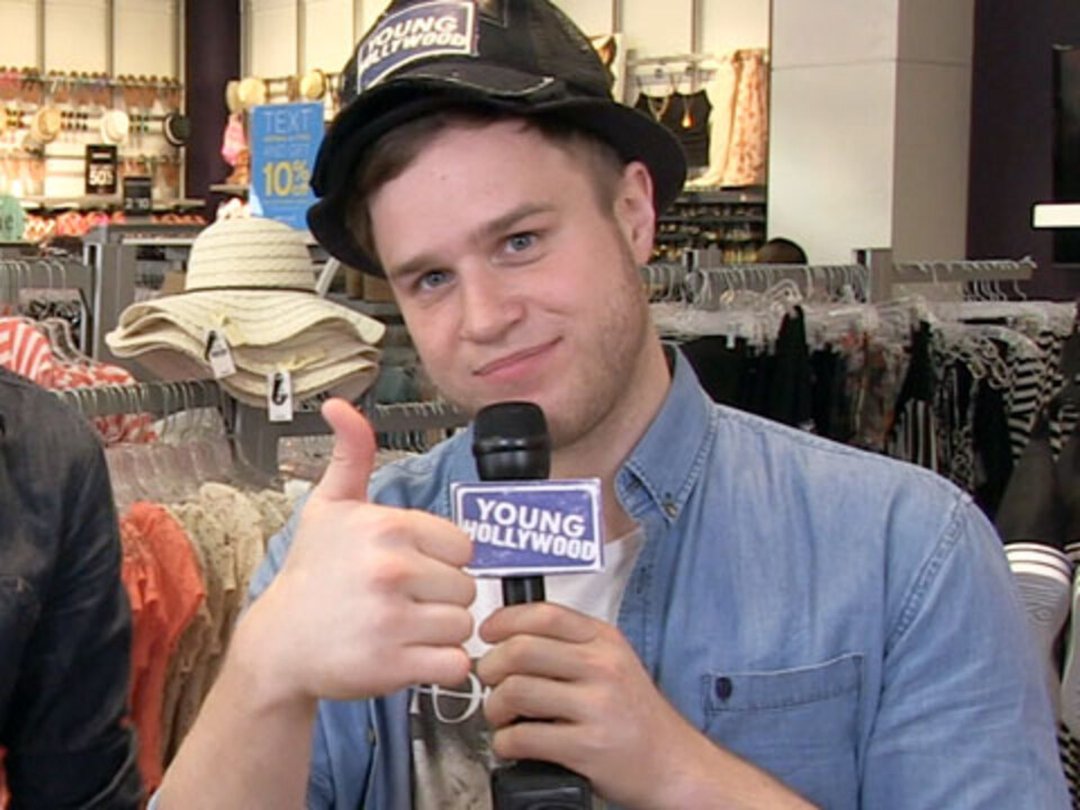 Olly Murs Greets Fans in L.A.