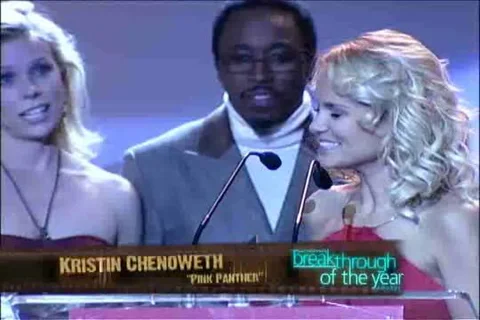 Cheryl Hines presents to Kristin Chenoweth