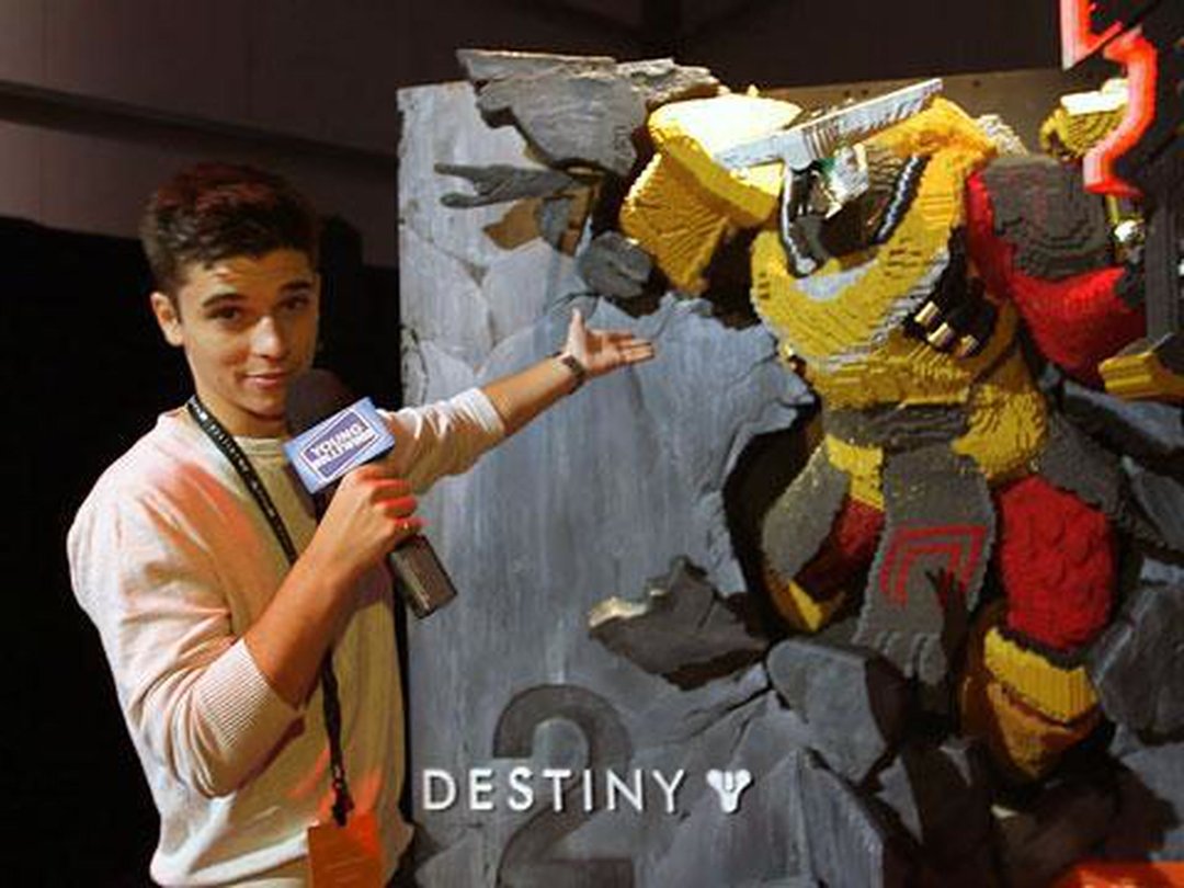 Exclusive Look Into The World of Destiny 2