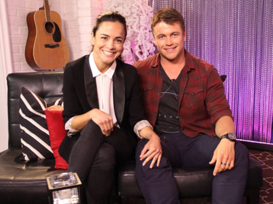 'Kill Me Three Times' Stars Alice Braga & Luke Hemsworth on Acting Families