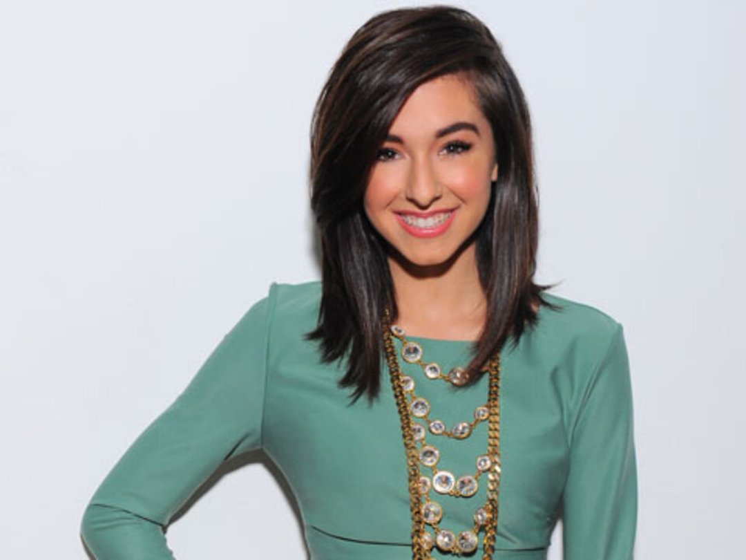 Christina Grimmie Performs "Shrug" Live & Answers Twitter Questions from "Frans"