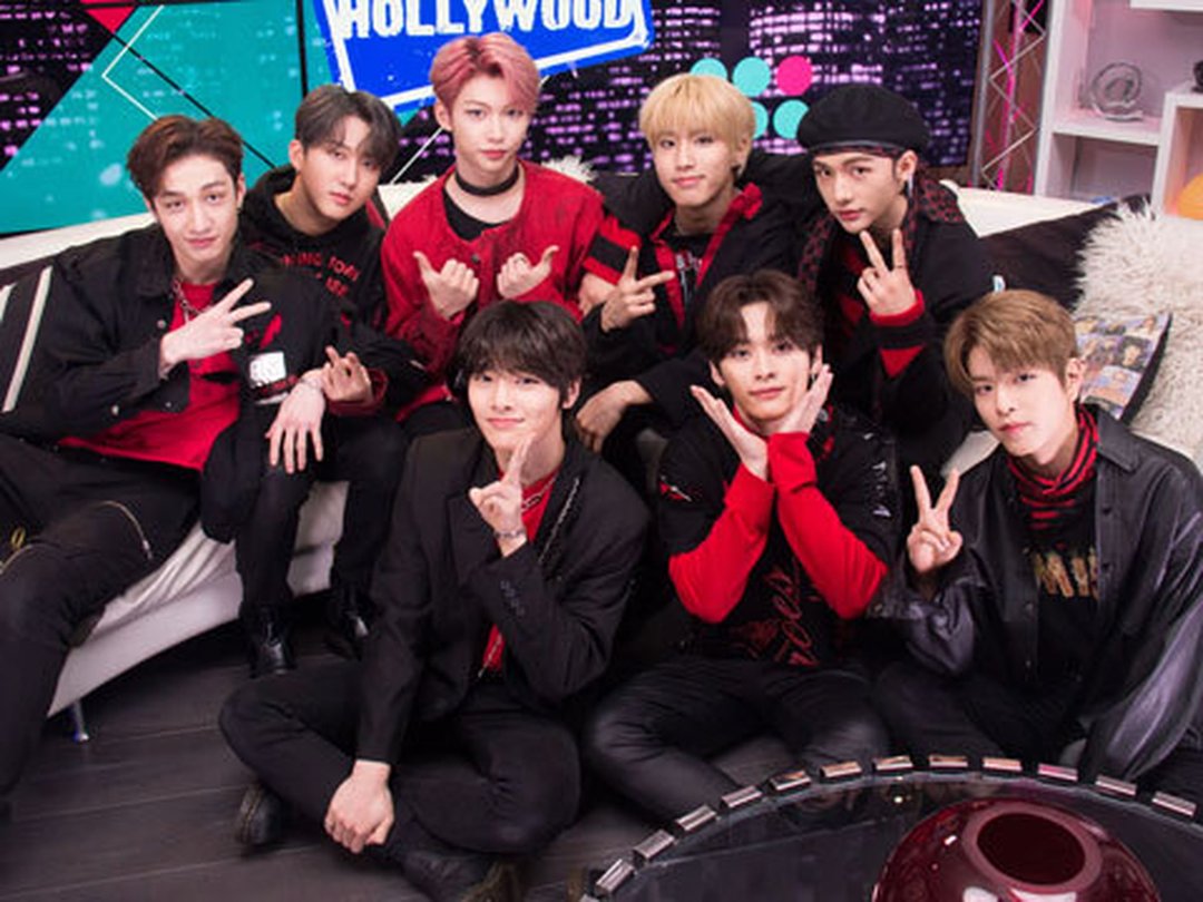 Stray Kids Play Truth or Dare