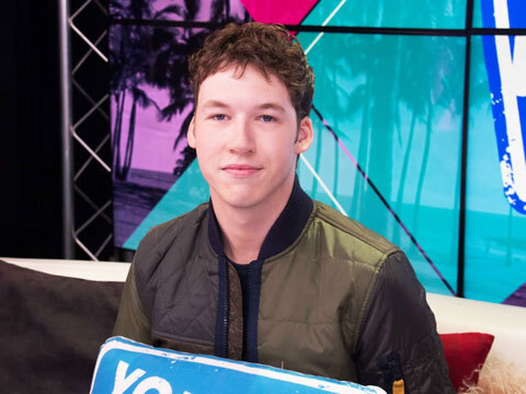 13 Reasons Why's Devin Druid Spills His Co-Stars' Secrets