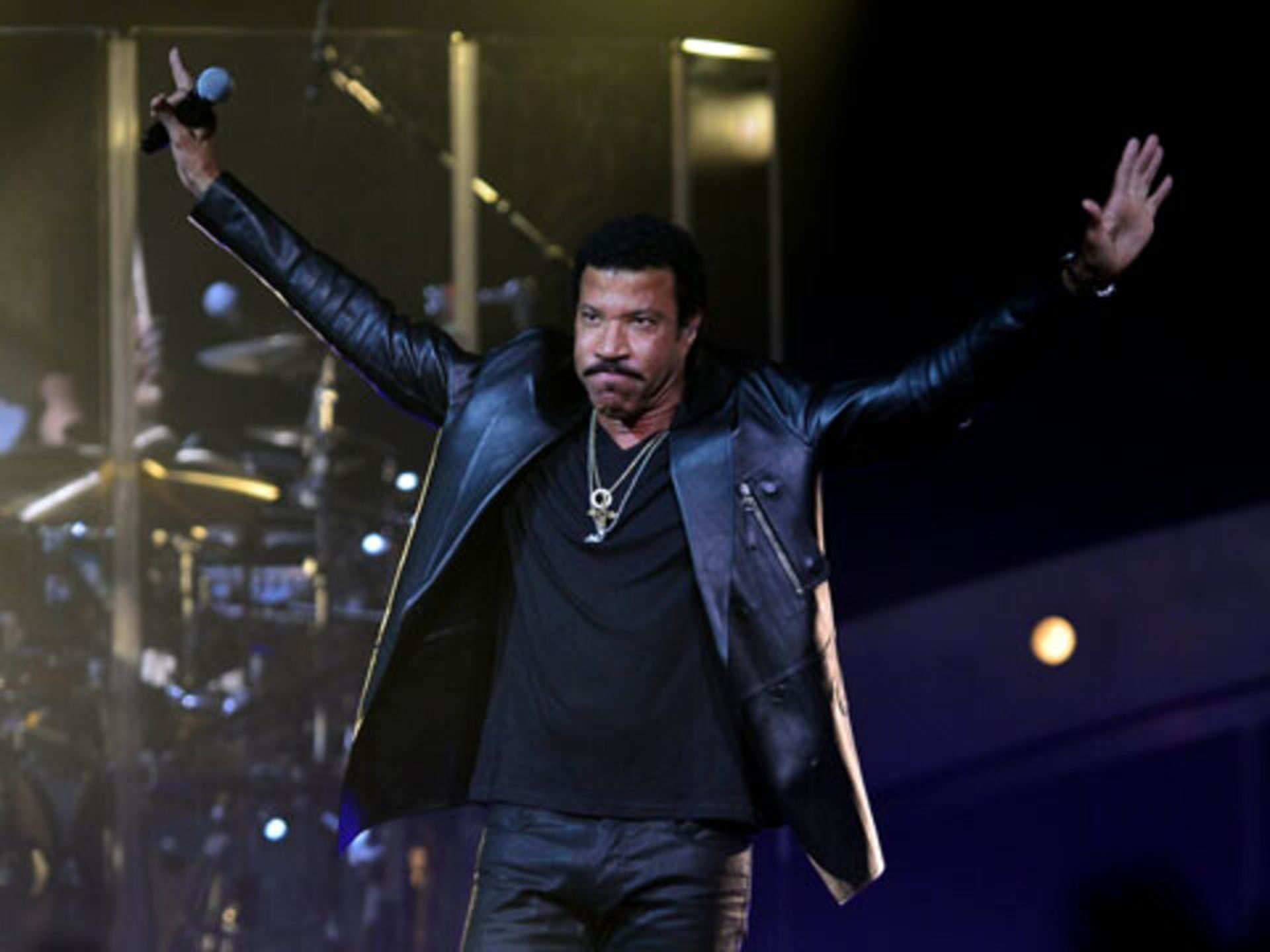 Legendary Lionel Richie Teaches Us "All Night Long" Moves