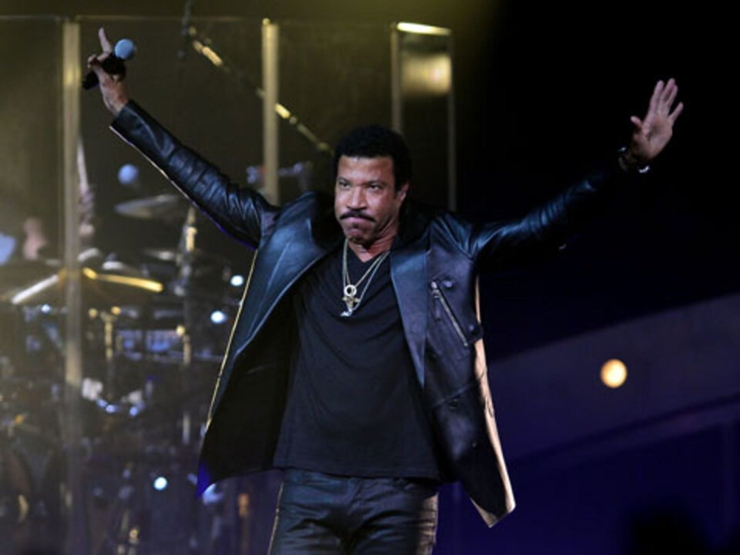 Legendary Lionel Richie Teaches Us "All Night Long" Moves