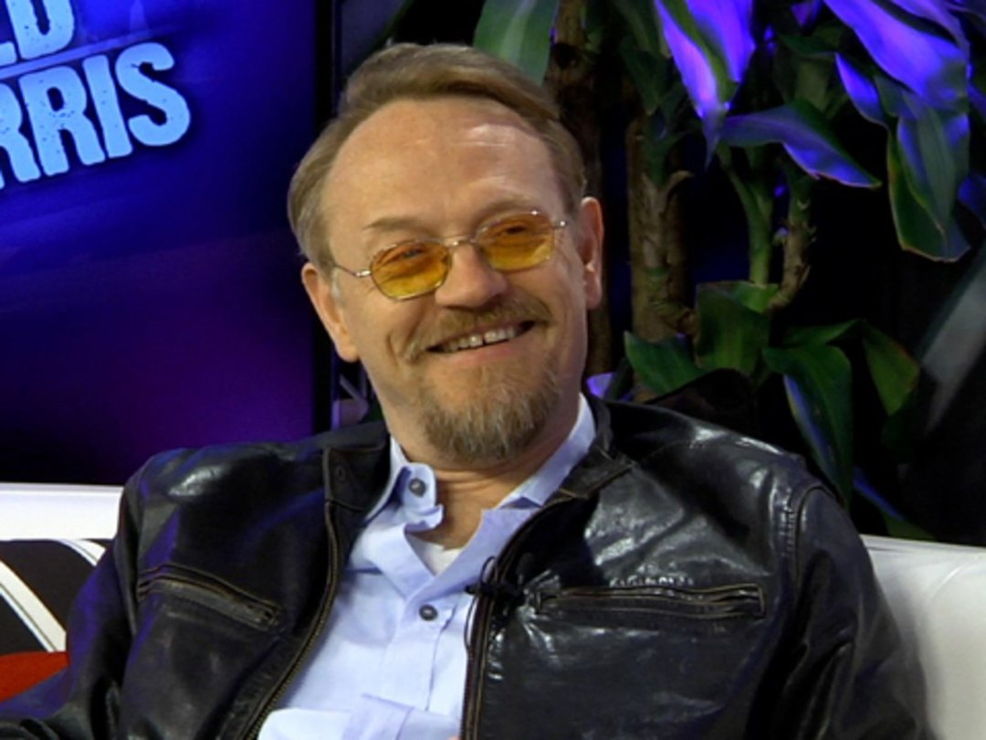 "Mad Men" Star Jared Harris on Sneaking Booze Into the Emmys