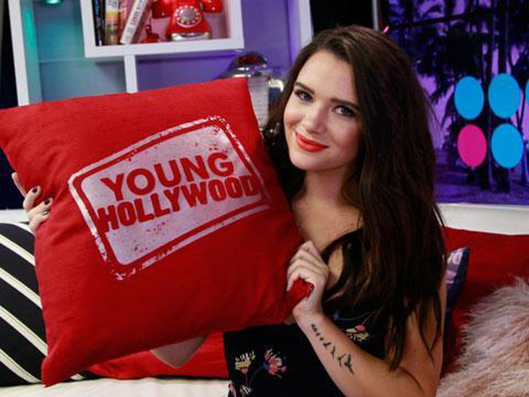 Did Katie Stevens Pack Cupcakes For Gregg Sulkin?
