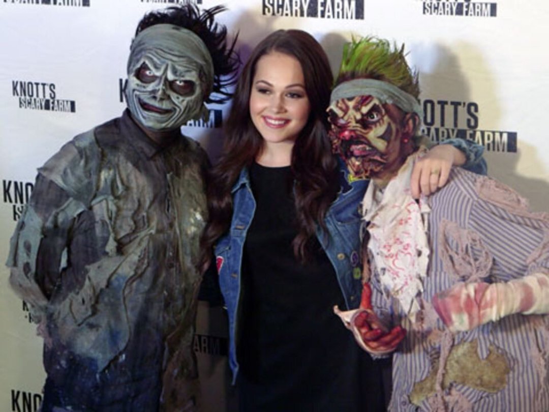 Kelli Berglund Takes On Knott's Scary Farm's Haunted House
