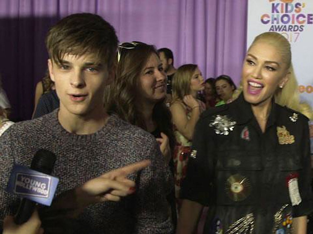 Gwen Stefani Crashes Corey Fogelmanis KCAs Interview