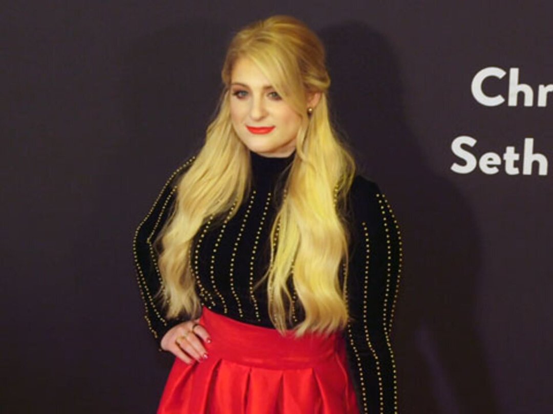 Sarah Hyland, Meghan Trainor, & Santa Claus Celebrate Christmas at The Grove