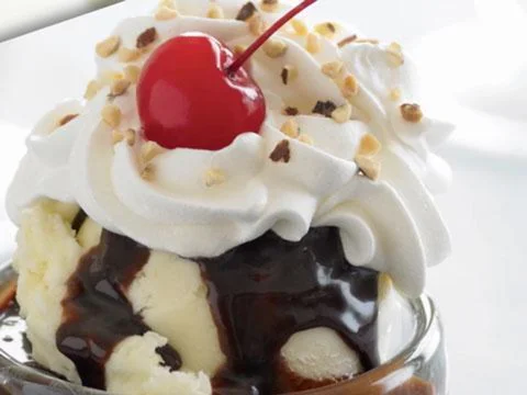 GHIRARDELLI'S HOT SUNDAE
