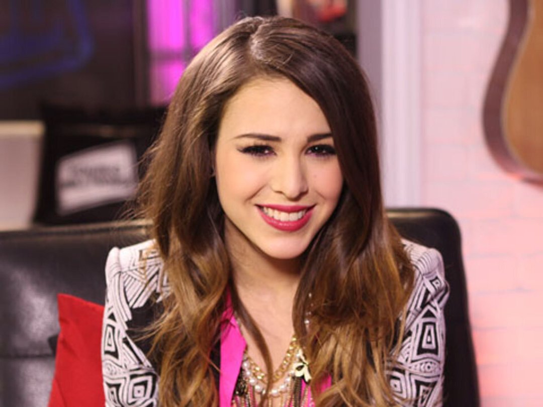 Mexican 'Wicked' Starlet Danna Paola Sings "Defying Gravity"
