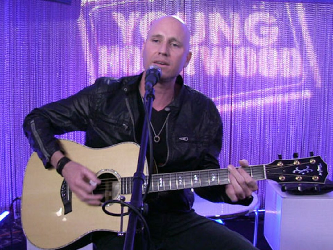 Vertical Horizon's Matt Scannell Plays "Everything You Want" Live