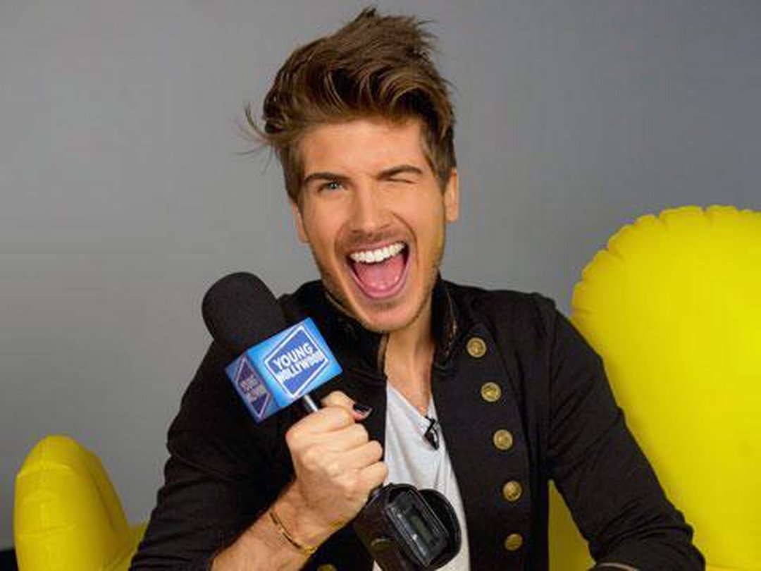 Joey Graceffa Plays Truth or Dare