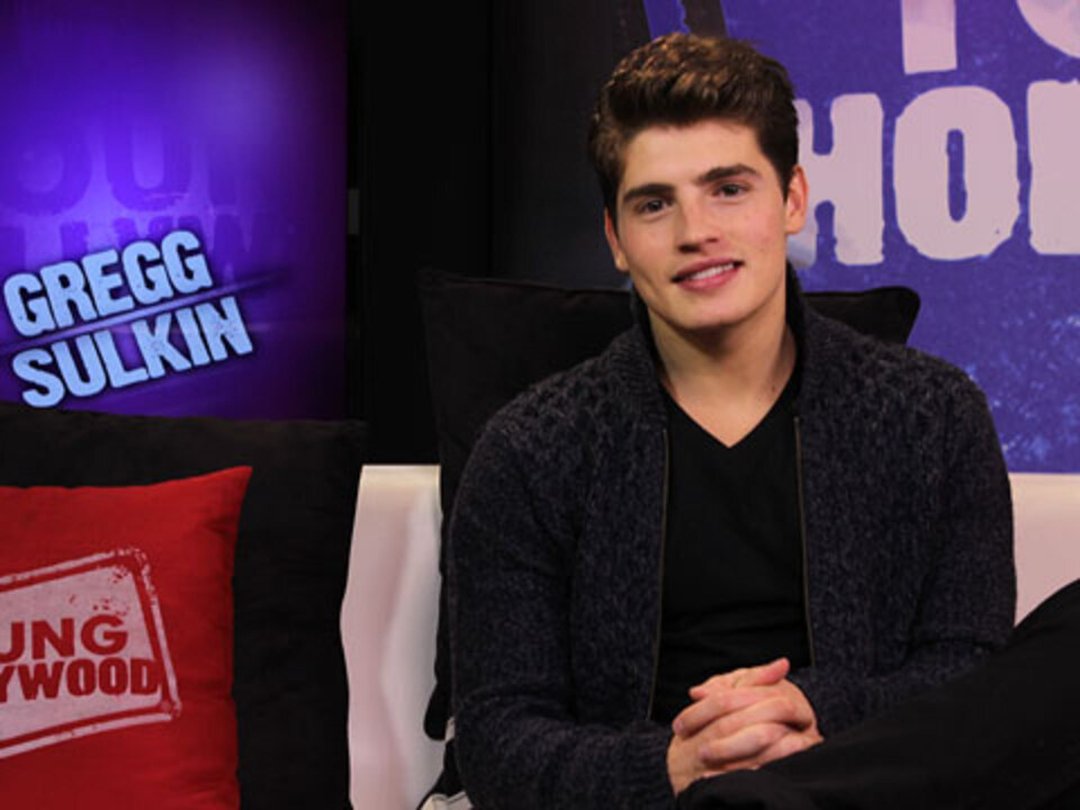 Gregg Sulkin on "Faking It" in Real Life