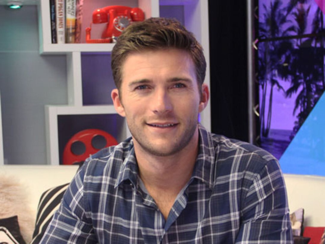 Scott Eastwood Plays "Love It or Lose It"
