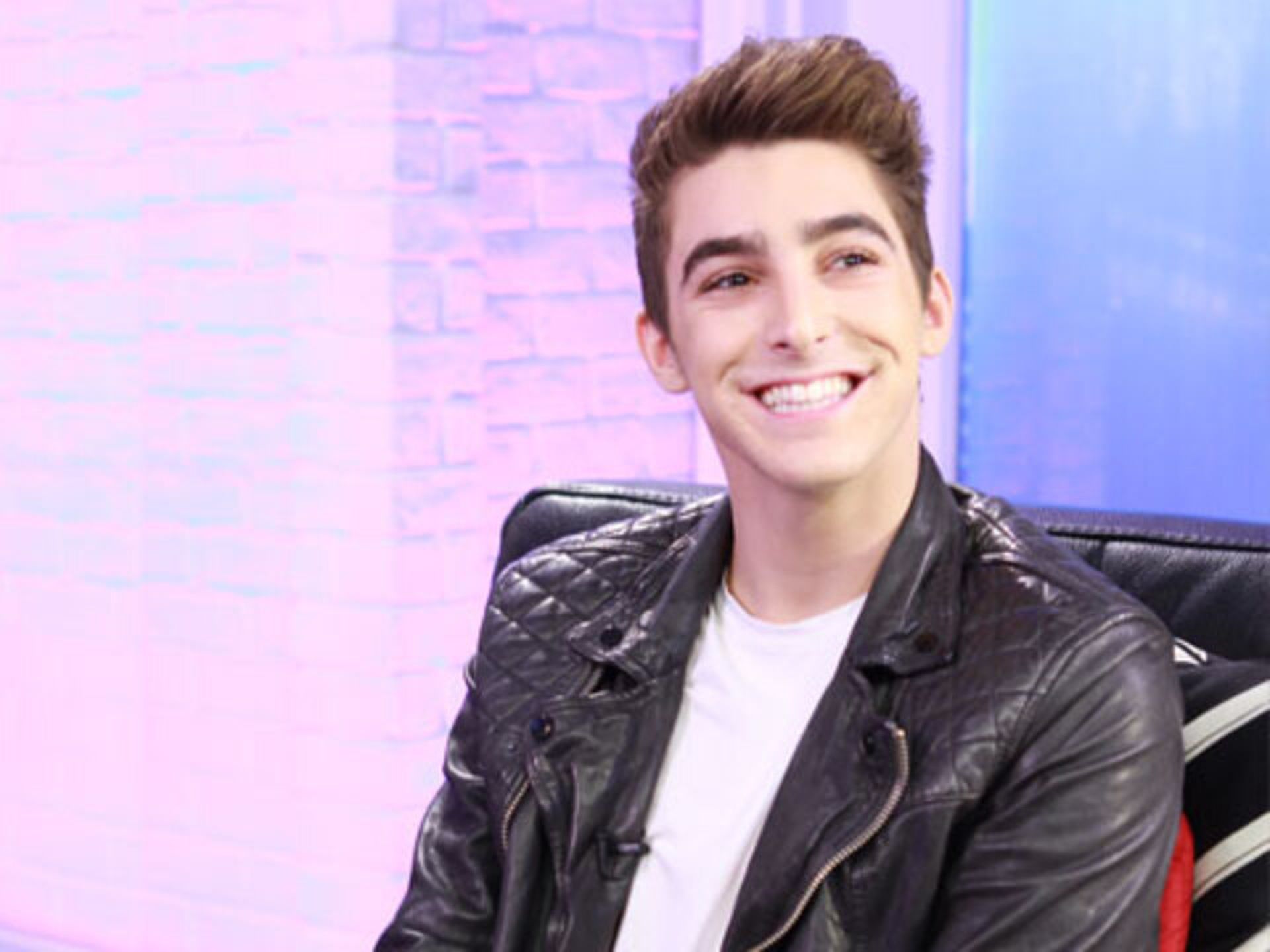 Jackson Guthy Performs "See You Tonight" Live in the YH Studio