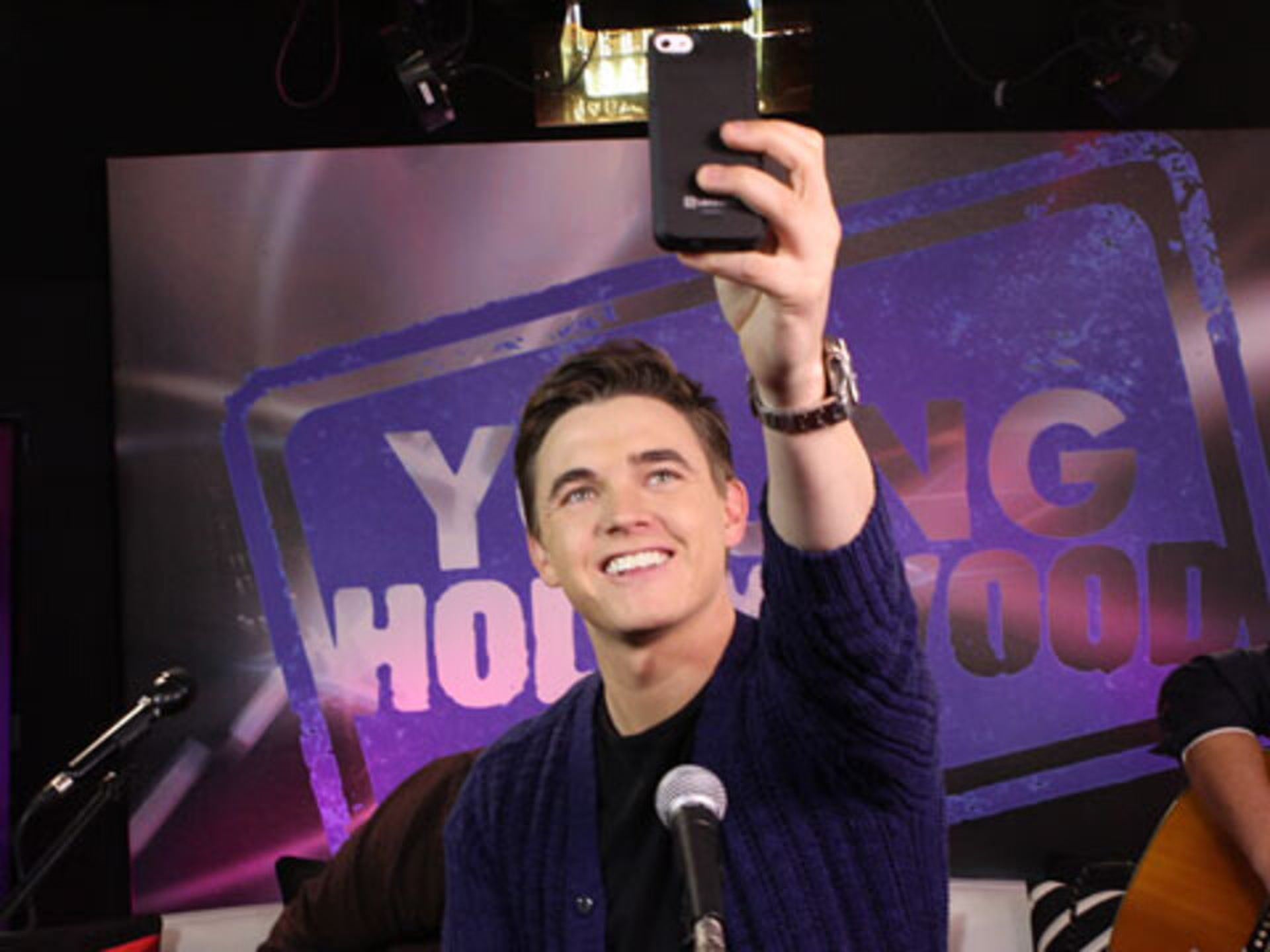 Jesse McCartney Performs "Superbad" Live