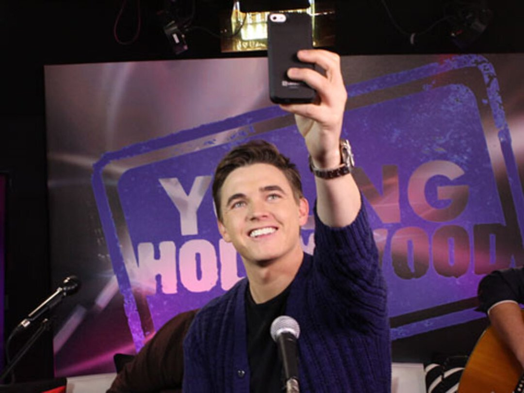 Jesse McCartney Performs "Superbad" Live