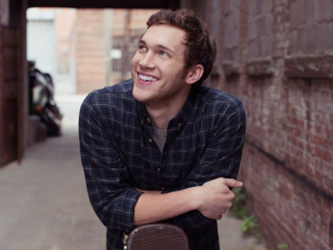 AMERICAN IDOL's Phillip Phillips Performs "Home" Live!