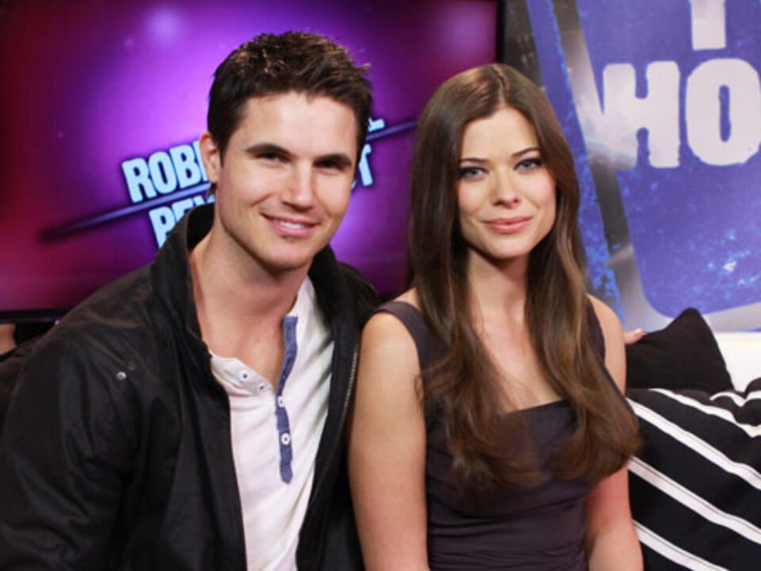 Inside the Minds of "Tomorrow People" Robbie Amell & Peyton List