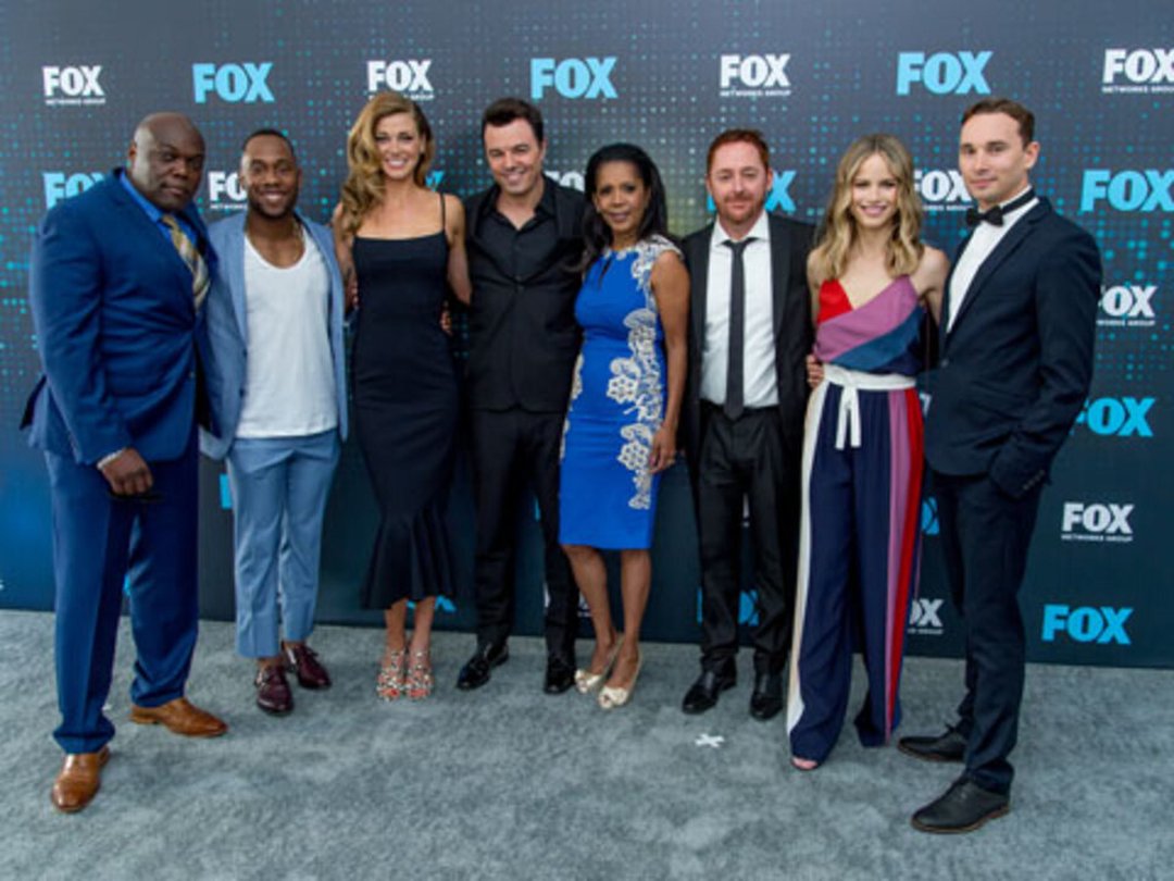 Seth MacFarlane & The Orville Cast Reveal Favorite On-Set Moments