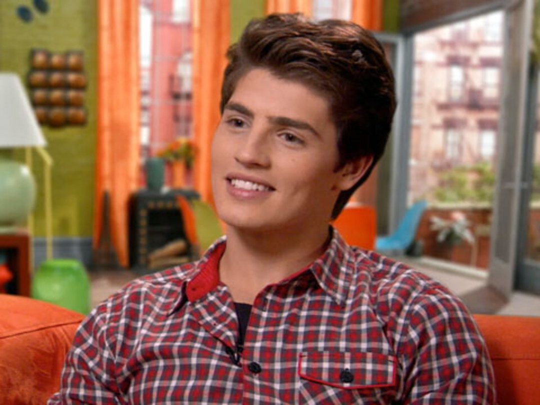 "Wizards" Cast Return to Waverly Place