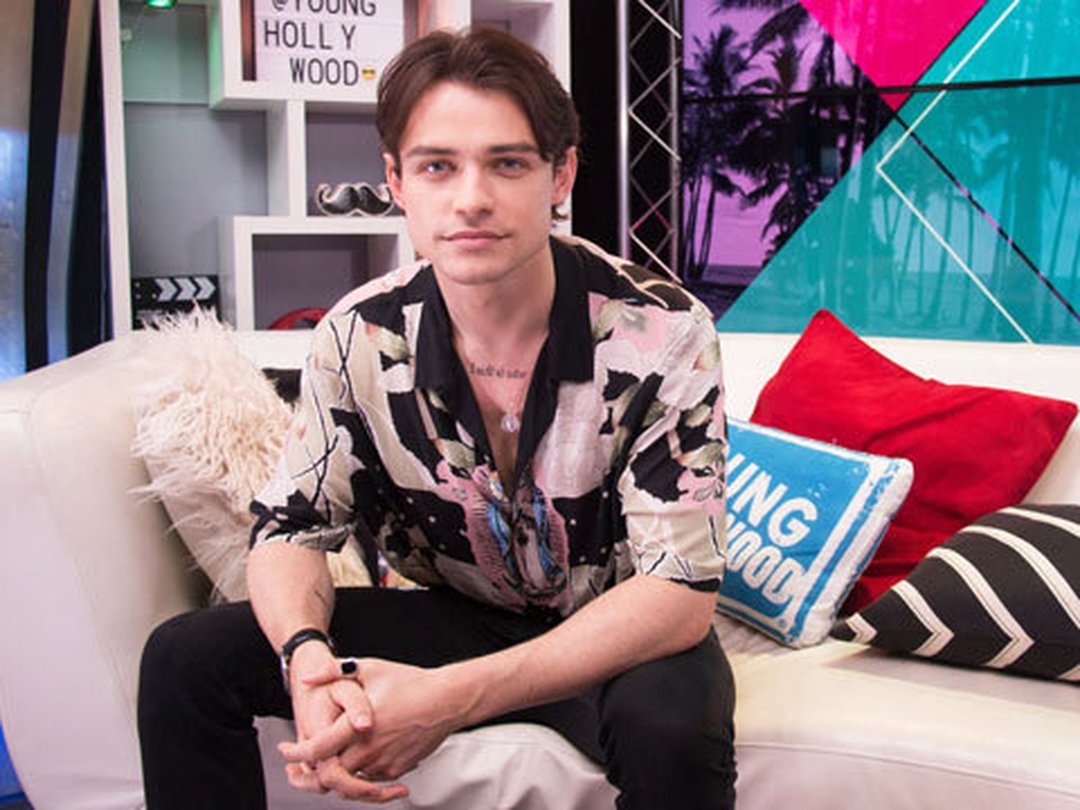Thomas Doherty Gushes Over Dove Cameron, Reveals Dating Red Flags, & More