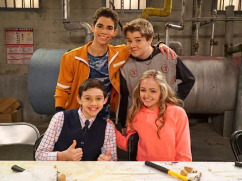 Set Tour & Thumb Wars with "Gamer's Guide to Pretty Much Everything" Cast