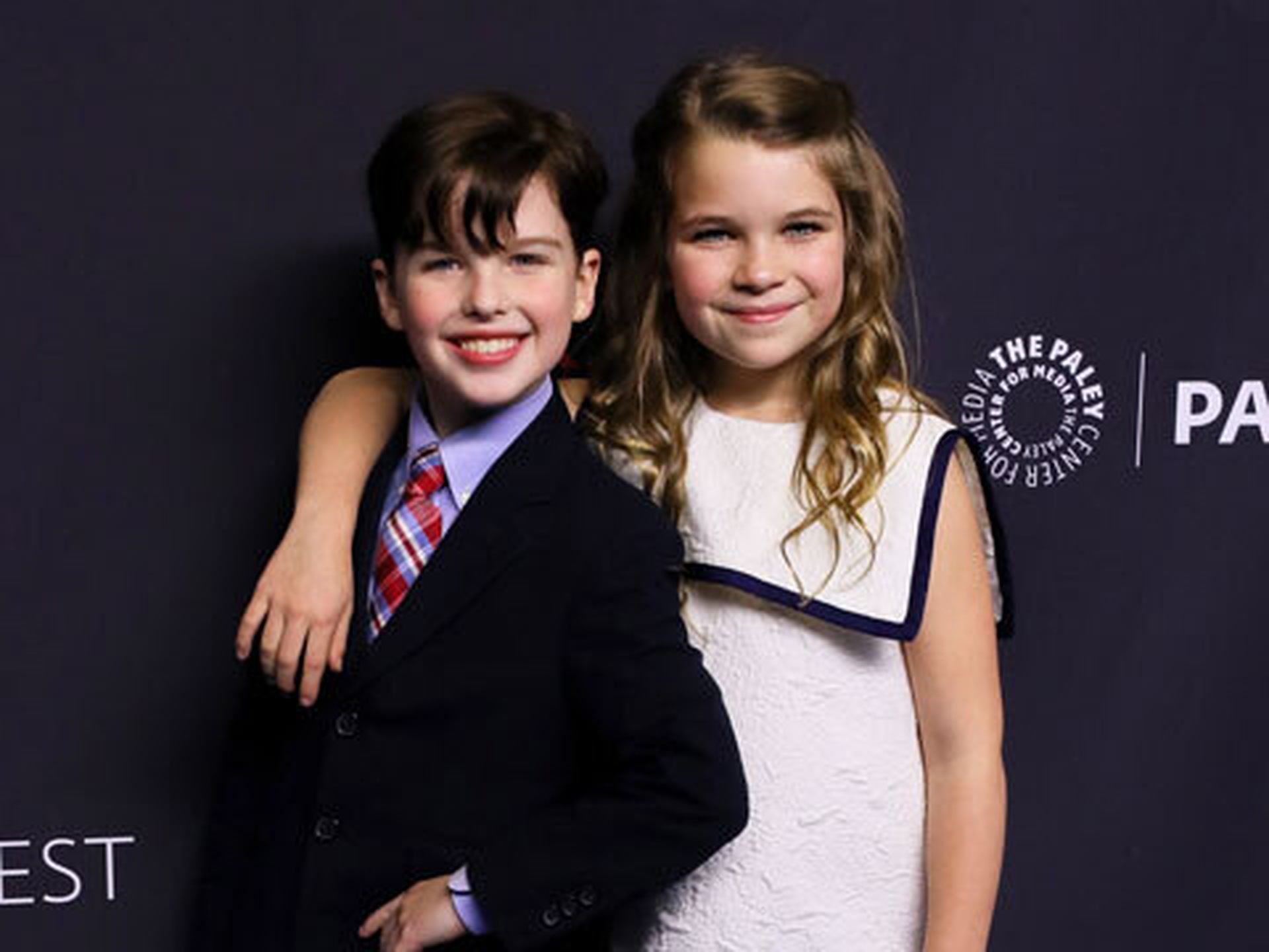 Iain Armitage Talks Loving Freddie Mercury & David Bowie with the Young Sheldon Cast